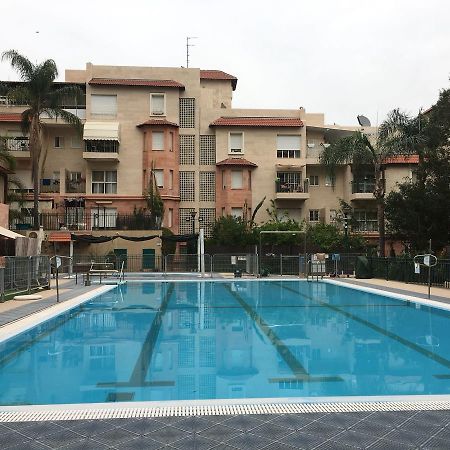 Pool & Garden Aparthotel Rehovot Exterior photo