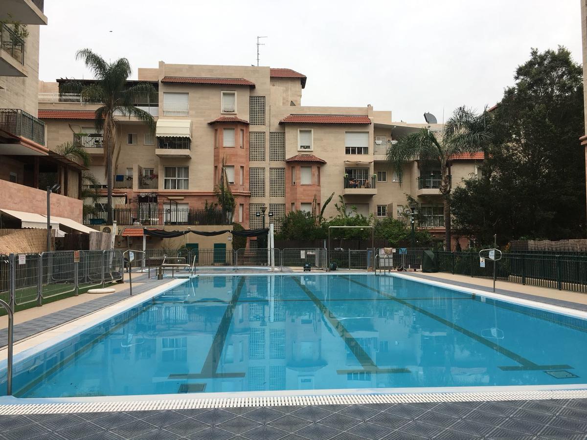 Pool & Garden Aparthotel Rehovot Exterior photo